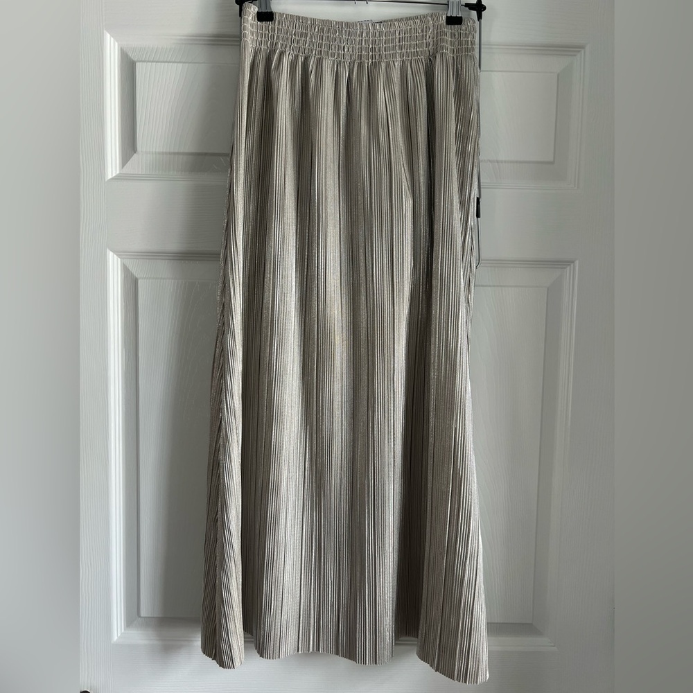 Evereve Metallic Pleated Midi Skirt in Silver Champagne Gold Elastic Waist XS